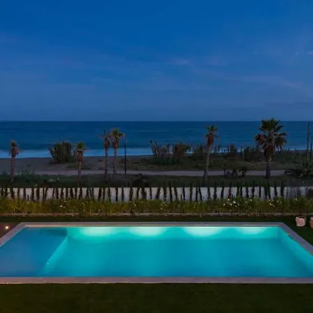 Buenavista - Beachfront - Staff Included *