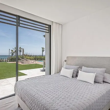 Villa Buenavista - Beachfront - Staff Included