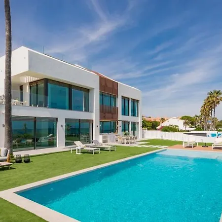 Buenavista - Beachfront - Staff Included